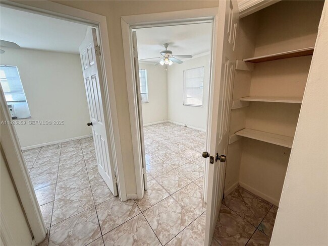 Building Photo - 4801 SW 18th St