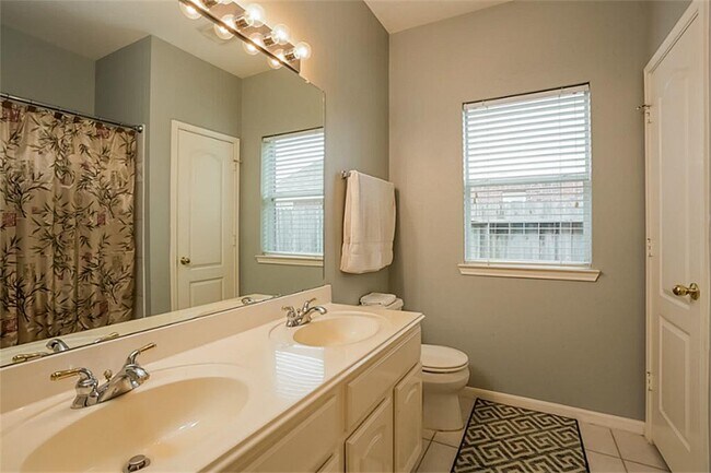 Building Photo - 6105 Jordan Dr