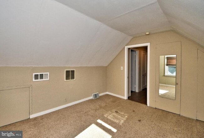 Building Photo - 660 Osborne Ave