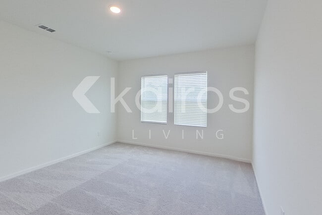 Building Photo - 635 Castillo Dr