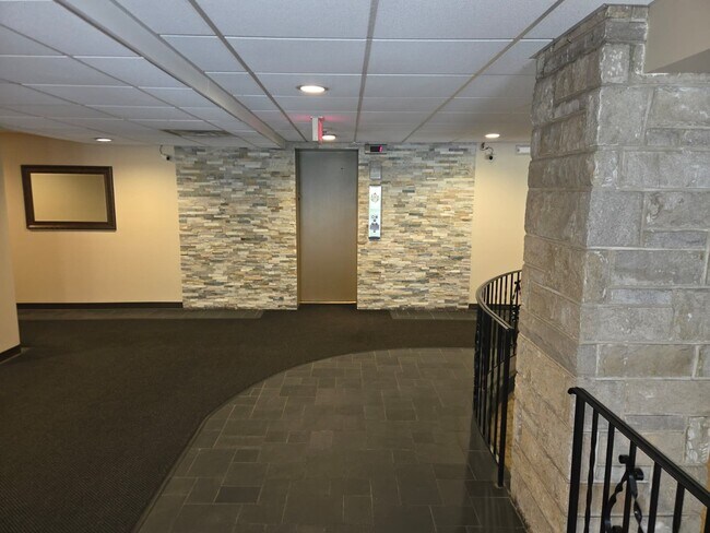 Building Photo - 400 Thames Pkwy