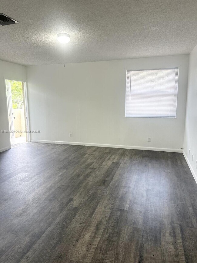 Building Photo - 10875 NW 45th St