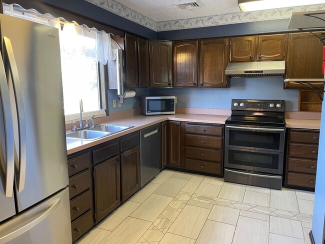 Building Photo - 1/2 Off First Full Months Rent w/ 12m Lease! 4 Bedroom Rambler on 1 Acre!!