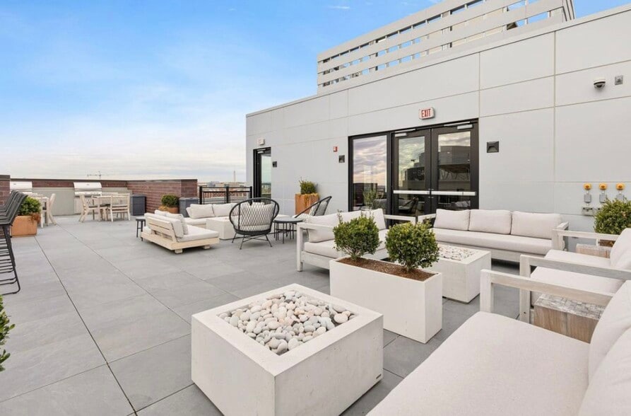 Sun Deck (Penthouse) - 37 L St SE