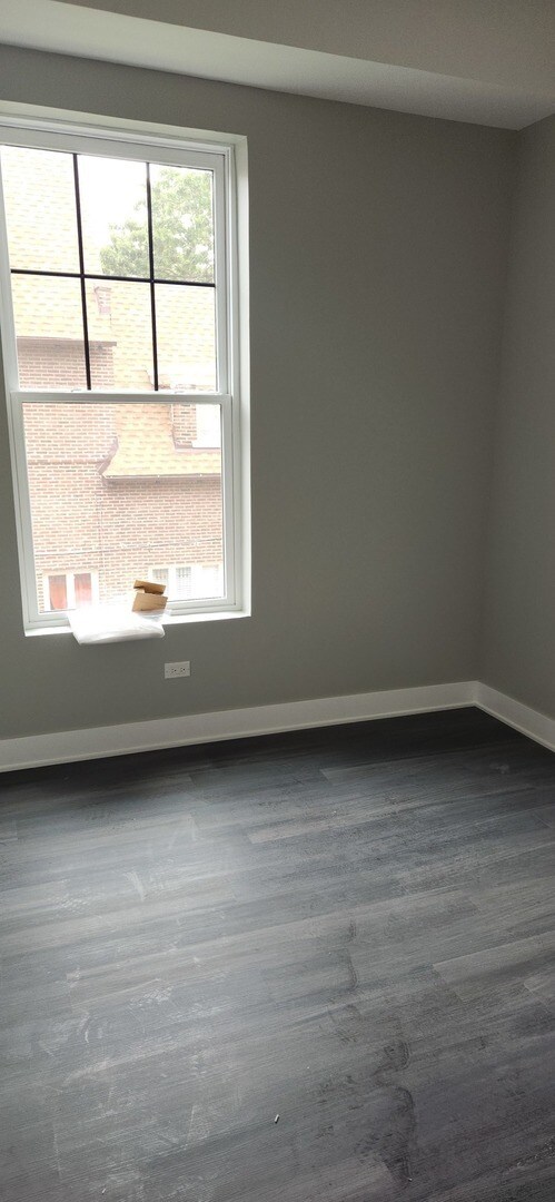 Building Photo - 1023 E 45th St