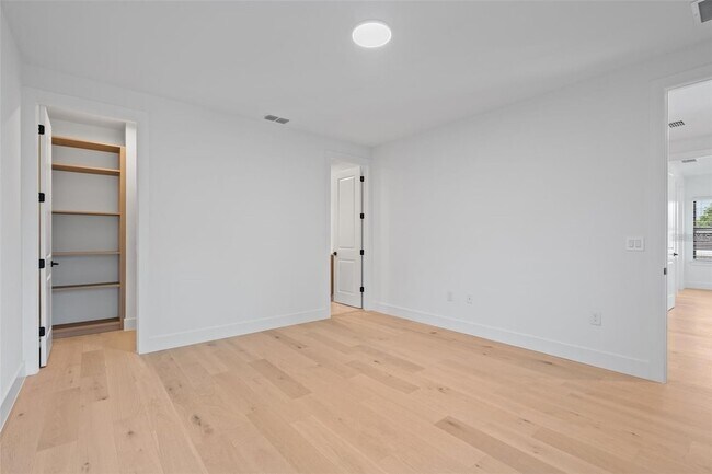 Building Photo - 6564 Lagoon St