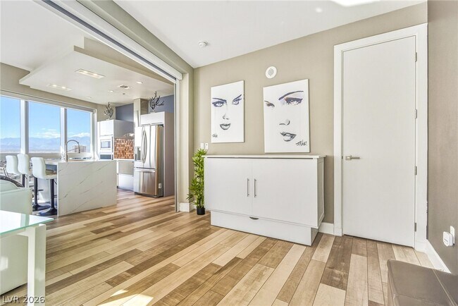 Building Photo - 4471 Dean Martin Dr