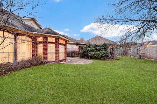 Building Photo - 815 Pointe Loma Dr