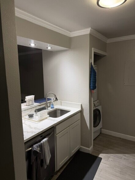 Building Photo - 3206 S Fielder Rd