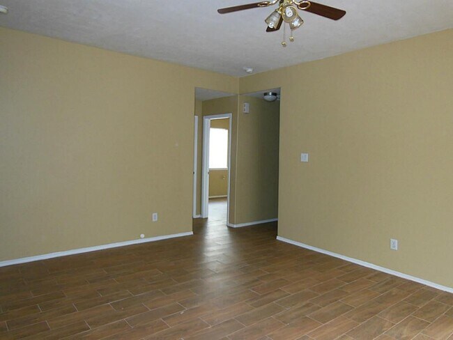 Building Photo - 1402 Sycamore Leaf Way