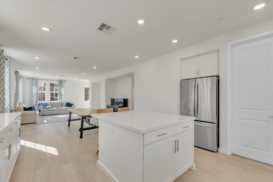 Building Photo - 27116 Valley Oak Pl