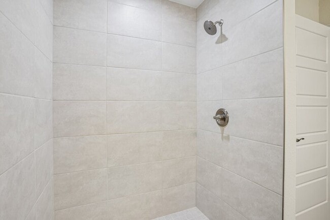 Building Photo - 6 Dogwood Dr Trce