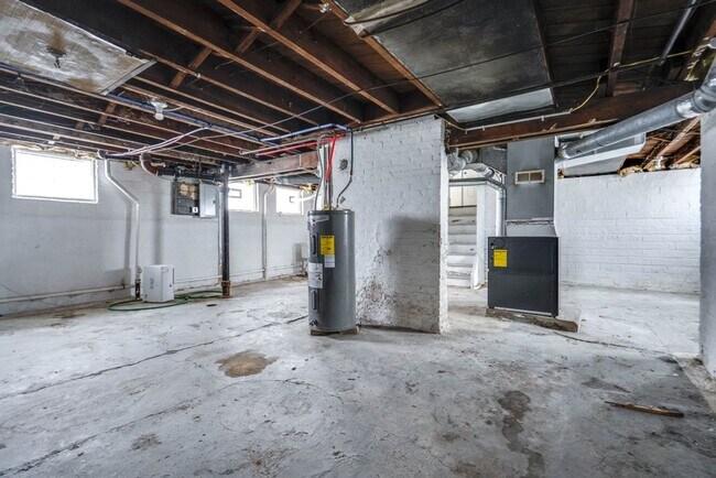 Building Photo - Charming University Heights Single Family ...