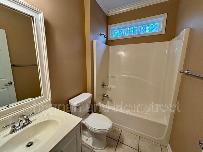 Building Photo - 2002 Amberley Dr