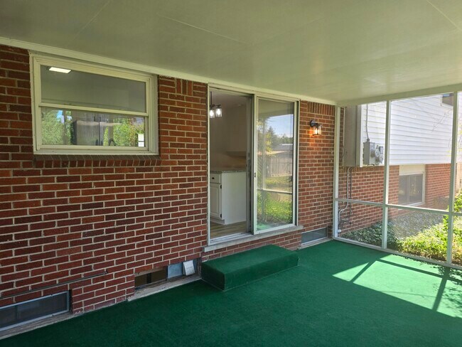 Building Photo - 15353 Huff