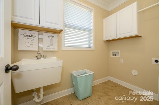 Building Photo - 4406 Carrington Dr