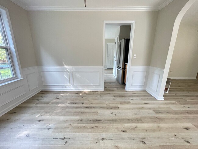 Building Photo - Beautiful, updated 3br 2.5 ba home with garage, fenced-yard in Home Valley Farms Now Available!