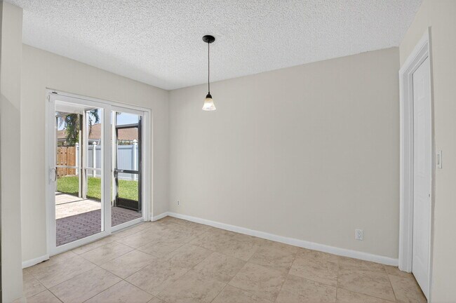 Building Photo - 17414 Spring Tree Ln