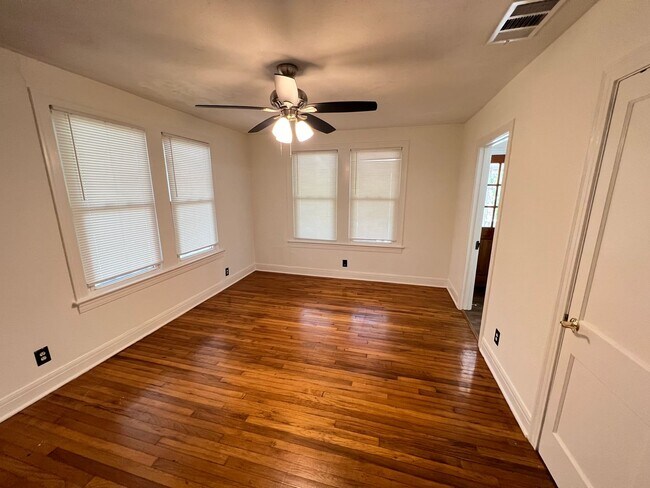 Building Photo - 5001 Duval St