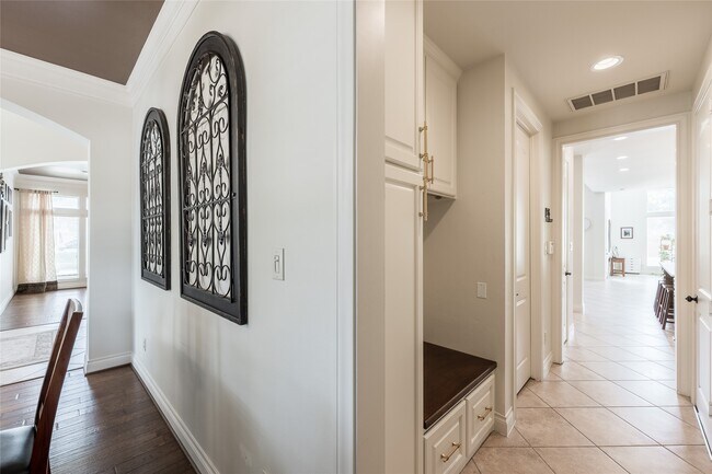 Building Photo - 2447 Monarch Terrace Dr
