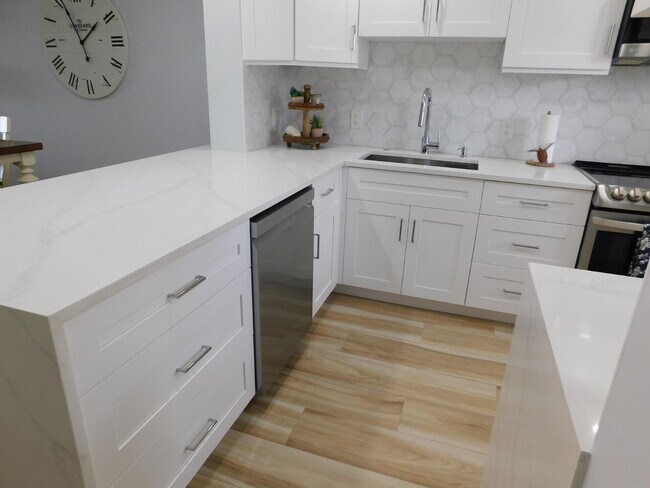 Building Photo - 2871 N Ocean Blvd