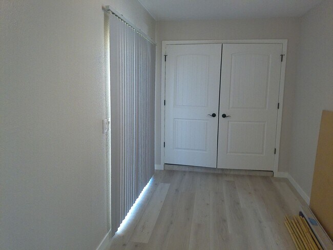 Building Photo - Long Term Duplex rental