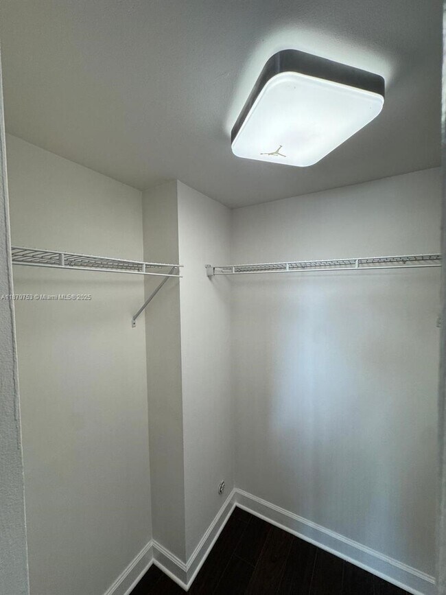 Building Photo - 8010 N Colony Cir