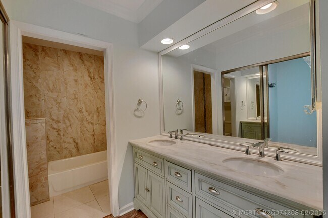Building Photo - 23061 Aqua View