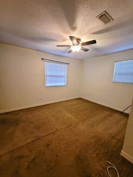 Building Photo - 3088 Log Cabin Ln