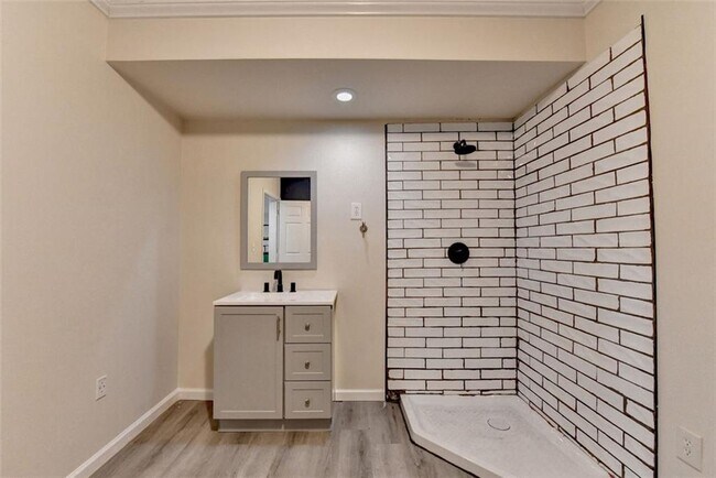 Building Photo - 355 Gaines Oak Way
