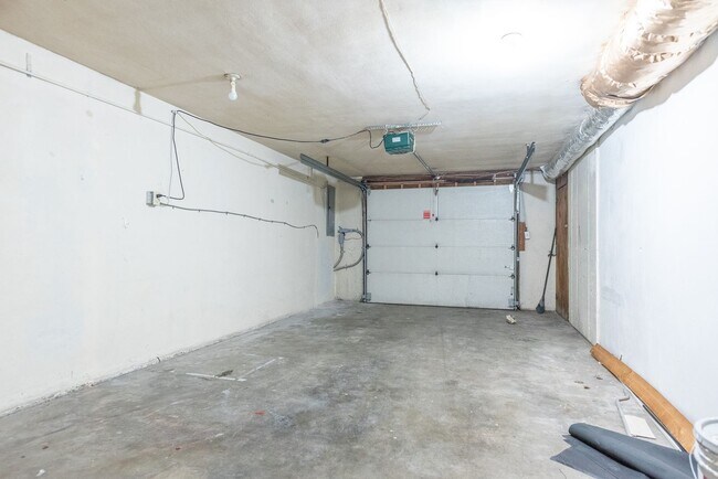 Building Photo - 7222-7224-7224 NE Tillamook St