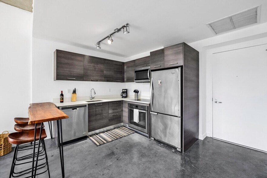 Building Photo - 245 SE 1st St