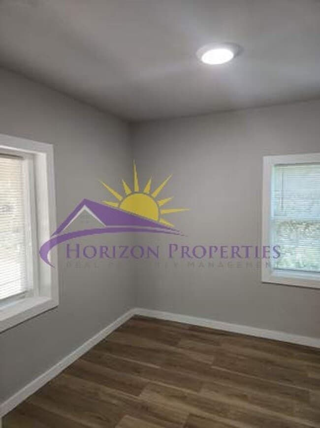 Building Photo - Remodeled 3 Bed 2 Bath 1,050 Sq Ft Oak Park Home