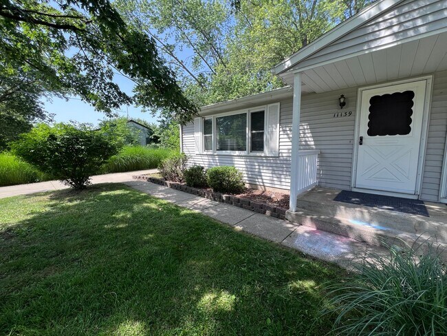 Building Photo - Two Bedroom Duplex with Heat Included! Near Grand Valley!