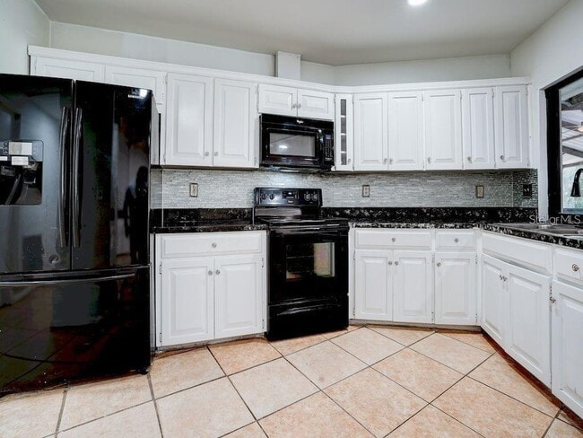 Building Photo - 5 N Lakeview Dr