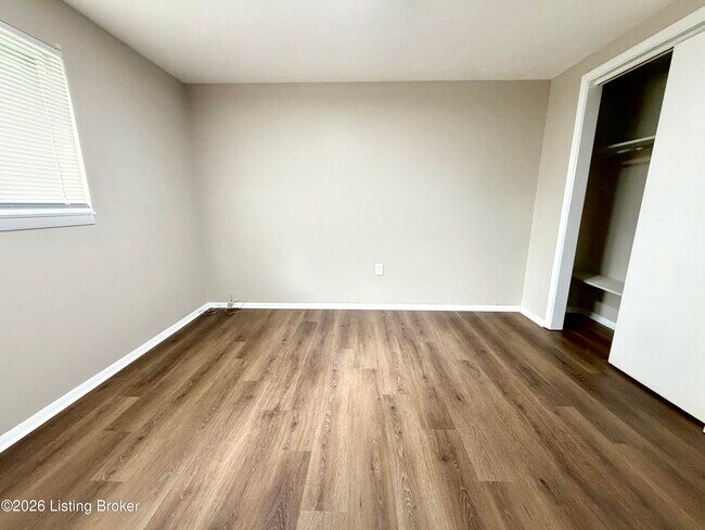 Building Photo - 265 S Circlecrest Dr
