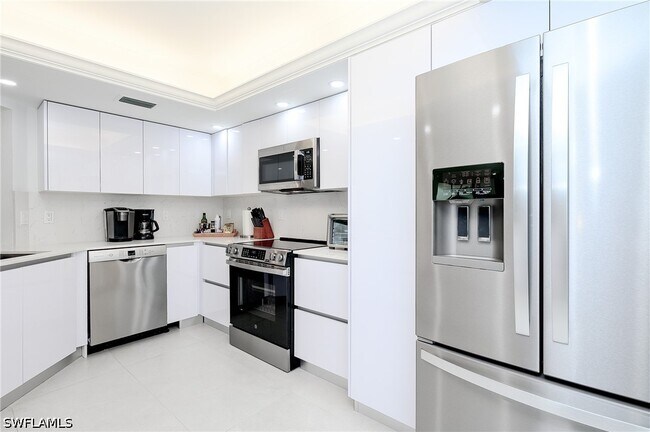 Building Photo - 592 Beachwalk Cir