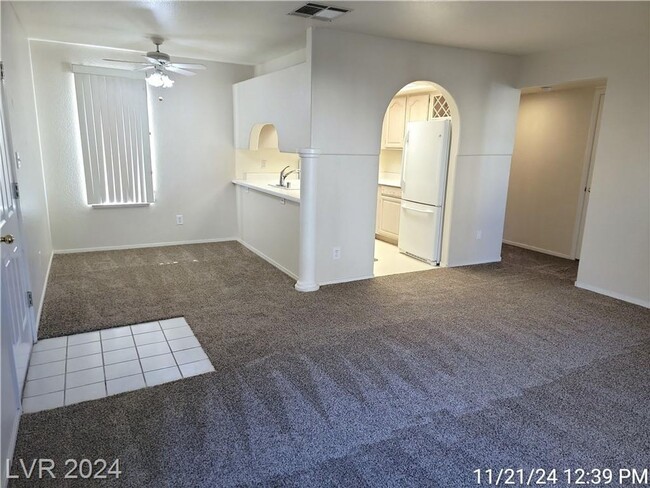 Building Photo - CUTE 1st FLOOR HENDERSON CONDO!