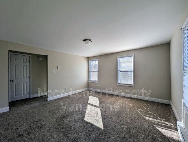 Building Photo - 223 W 6th St