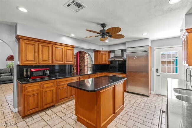 Building Photo - 1765 Belcastro St