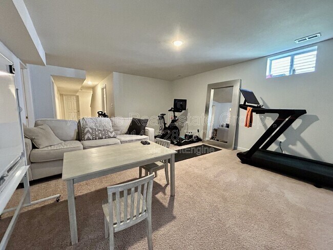 Building Photo - 514 Rolling Meadow Dr