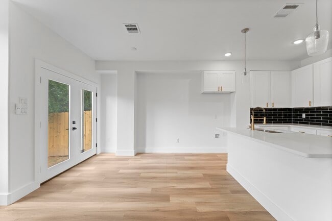 Building Photo - 8205 Carver Rd