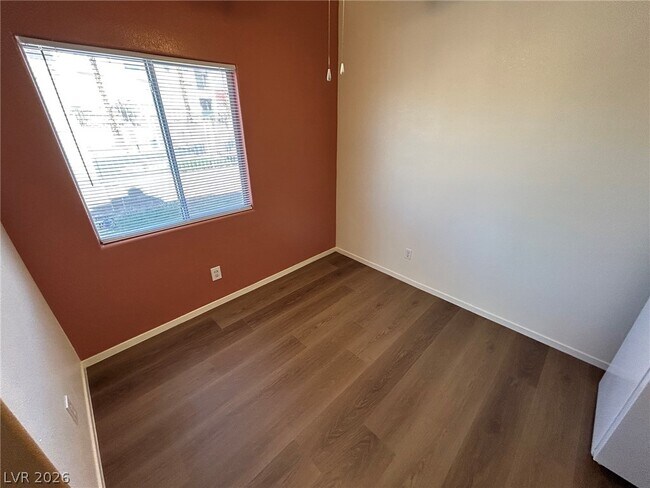 Building Photo - 2110 Los Feliz St