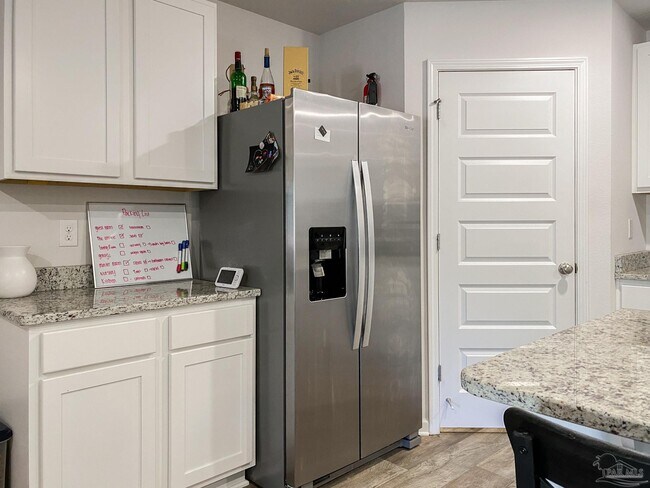 Building Photo - 7368 Lakeside Oak Ct