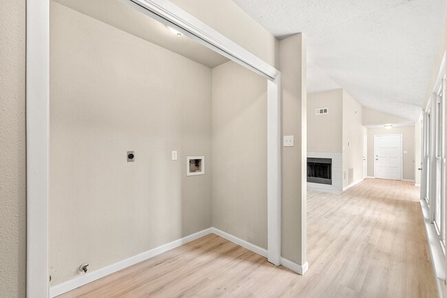 Building Photo - 2530 Spring Dusk Dr