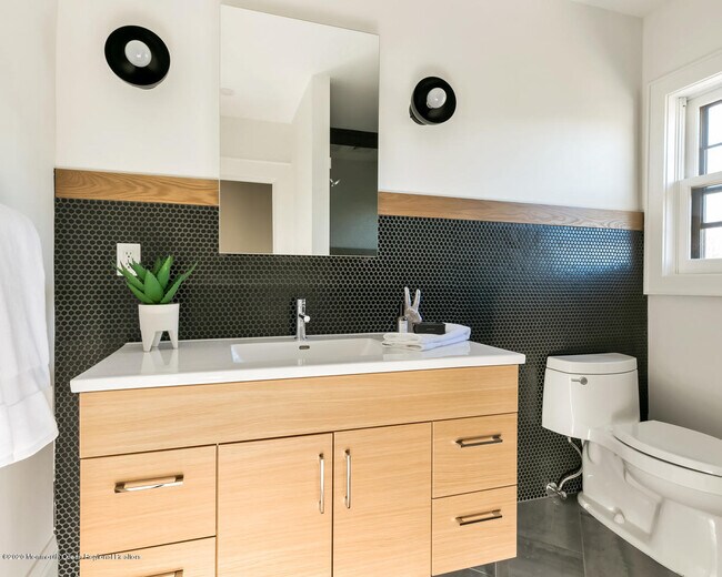 Building Photo - 23 Lincoln Ave