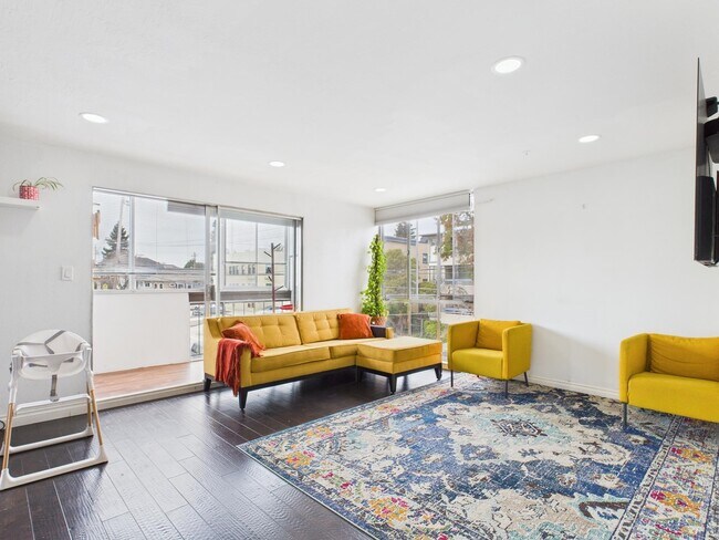 Building Photo - 4099 Howe St