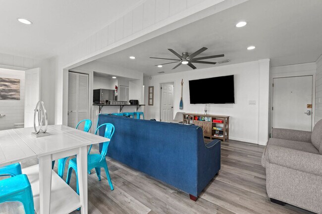 Building Photo - 4000 Gulf Terrace Dr