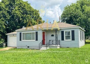 Building Photo - LOCATION! LOCATION! LOCATION! Charming 2 B...