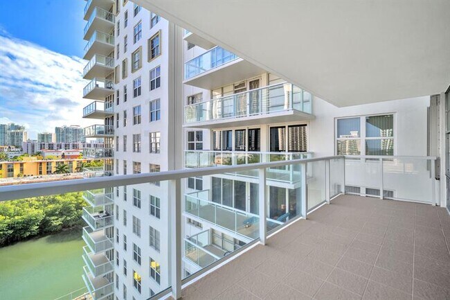 Building Photo - 230 174th St